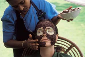 www.ayurveda-india.it: impacco facciale MUKHALEPAM